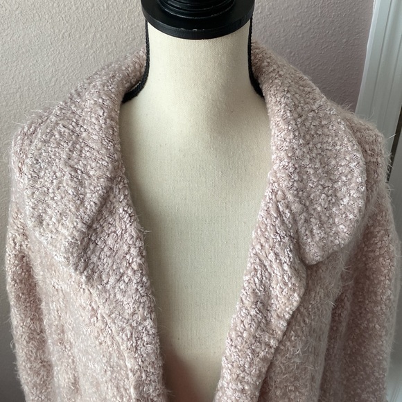 Tobi Oversized Pink Fuzzy Cardigan - Picture 3 of 11